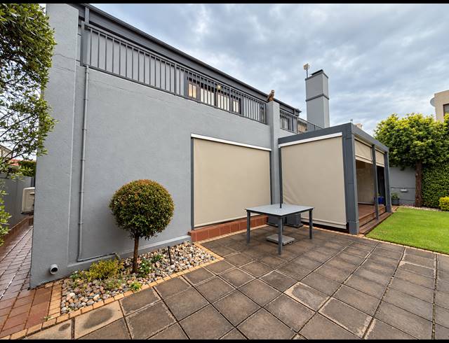 3 BEDROOM TOWNHOUSE FOR SALE IN MIDSTREAM ESTATE